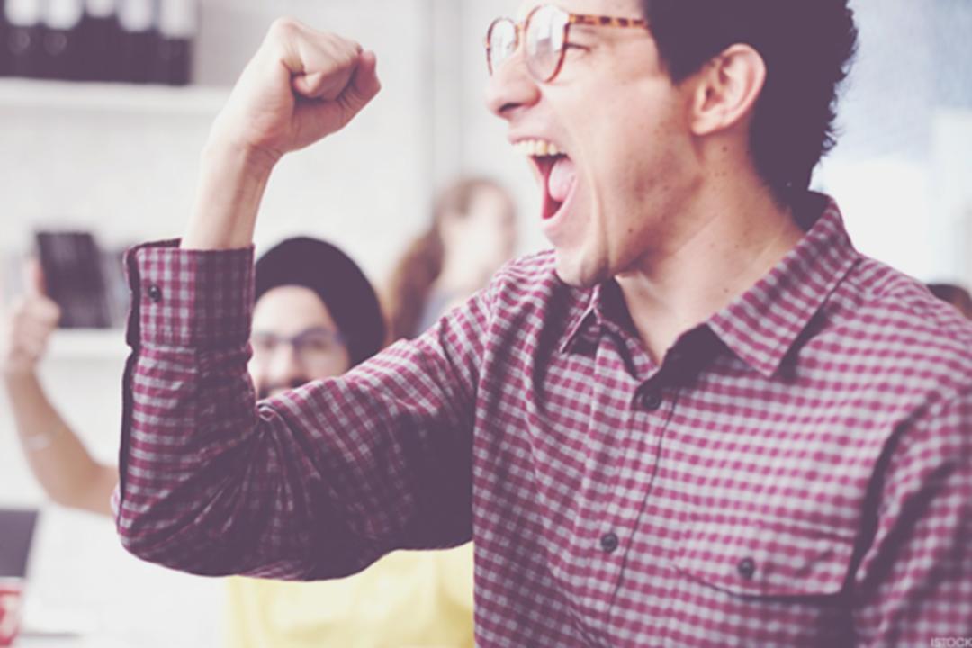 Espace de travail moderne avec outils de planification stratégique